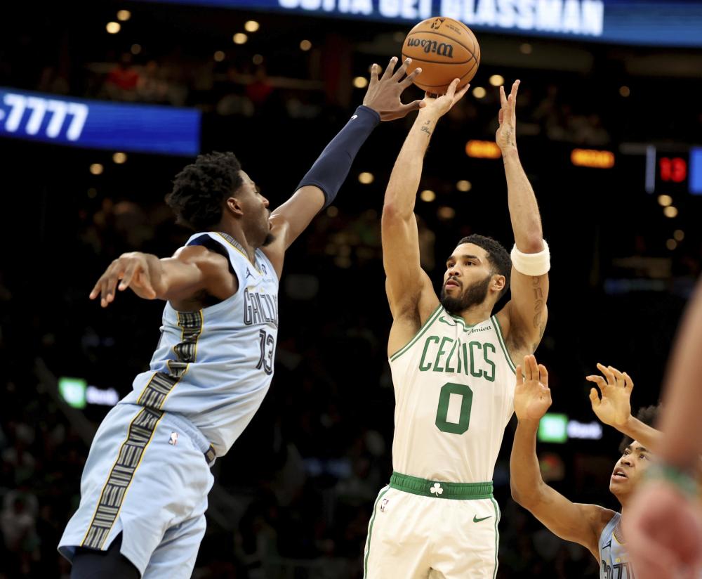 备受审视 备受审视