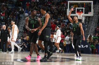 队在赛季中 队在赛季中